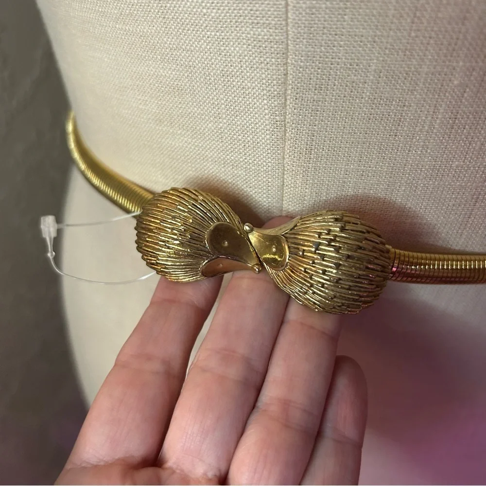 Elegant Gold Women's hedgehog belt approx 26” unstretched